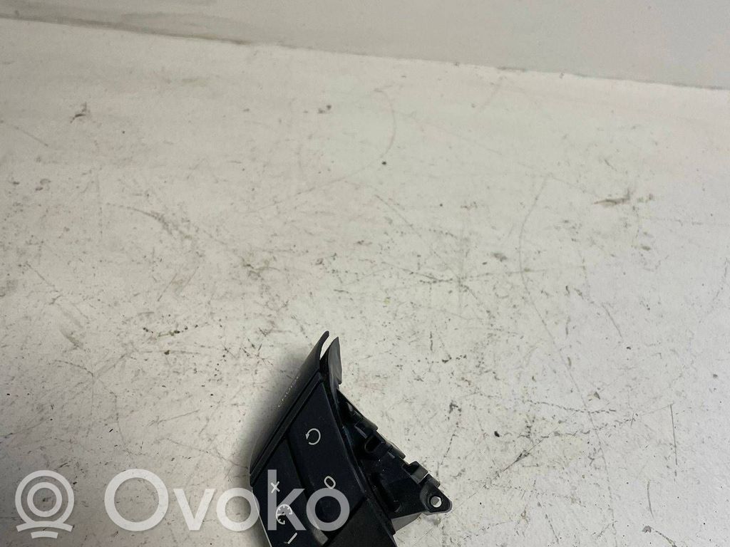 Volvo S60 Steering wheel buttons/switches 