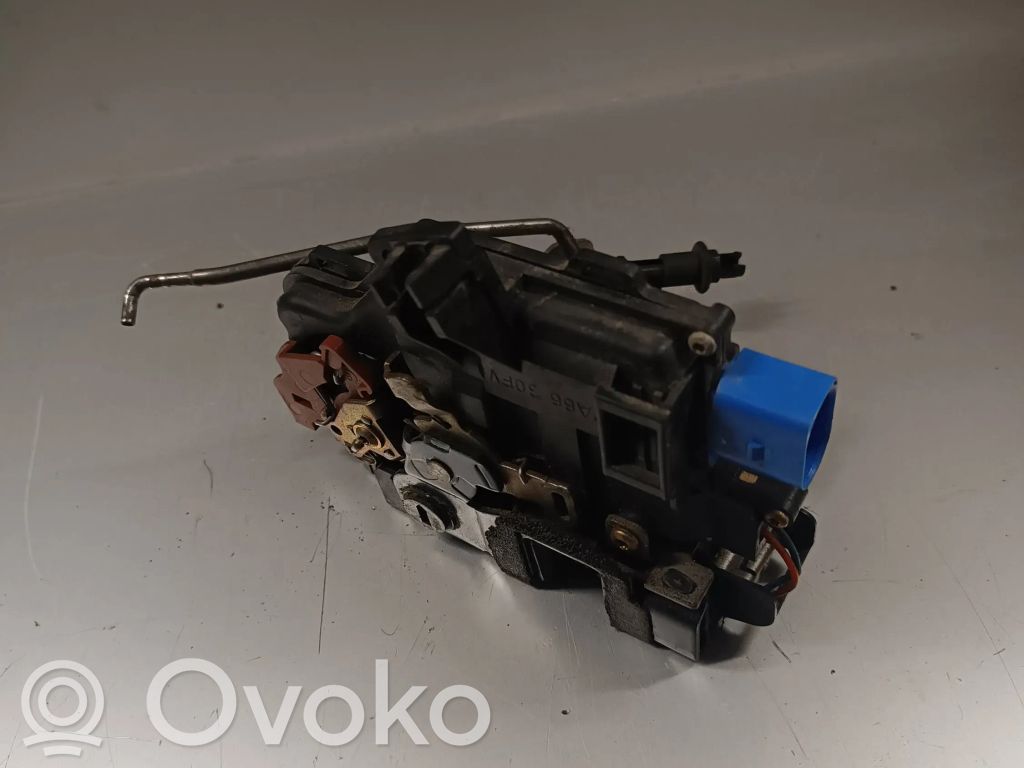 Audi A8 S8 D3 4E Galinių durų spyna 