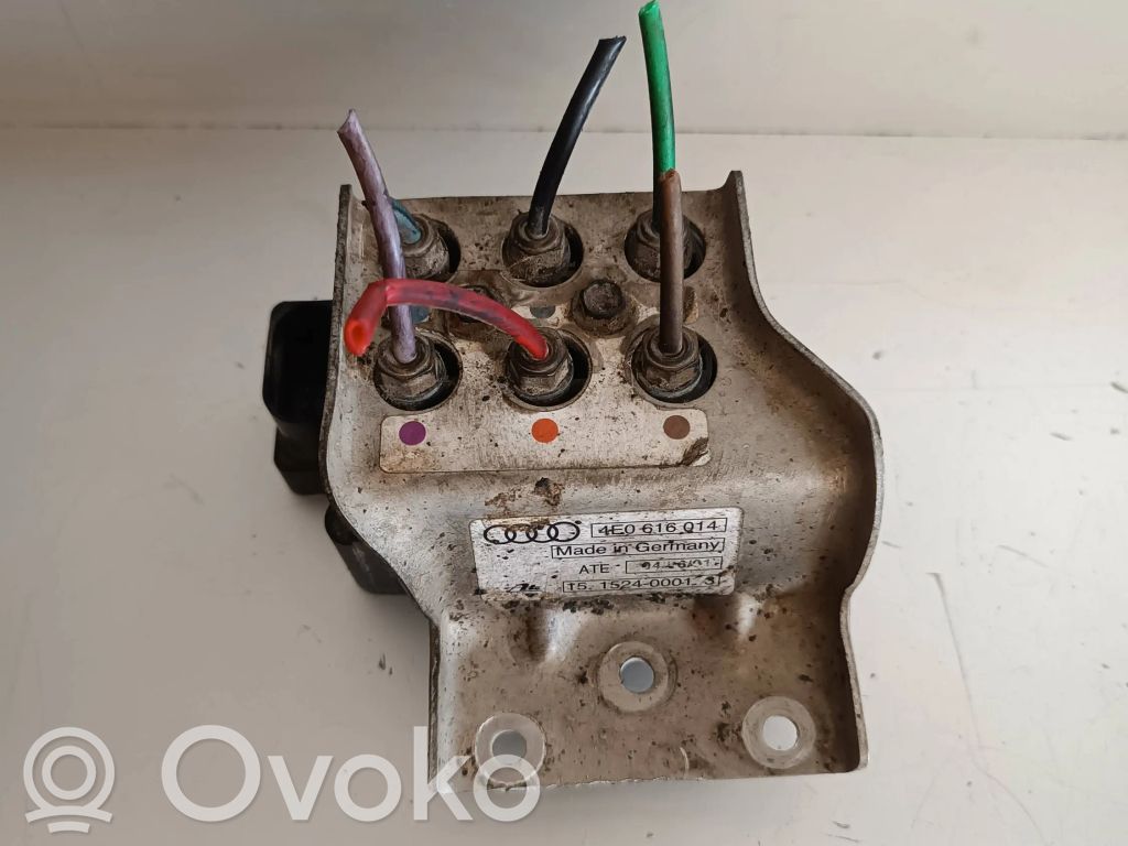 Audi A8 S8 D3 4E Gaisa sadales / vārsta bloks (pneimatiskā balstiekārta) 