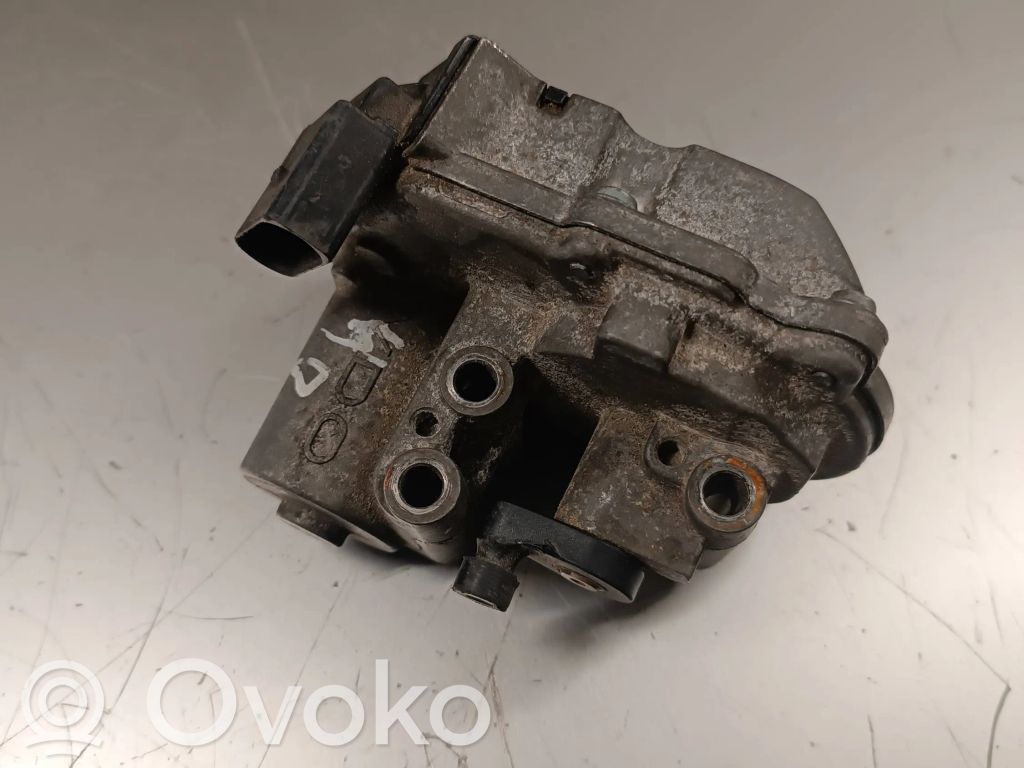 Audi A8 S8 D3 4E Zawór kolektora ssącego 