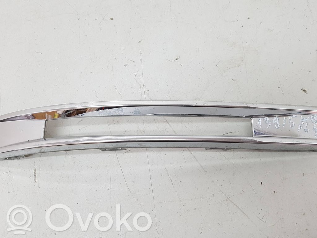 Mercedes-Benz C AMG W204 Moldura/rejilla de la luz antiniebla delantera 