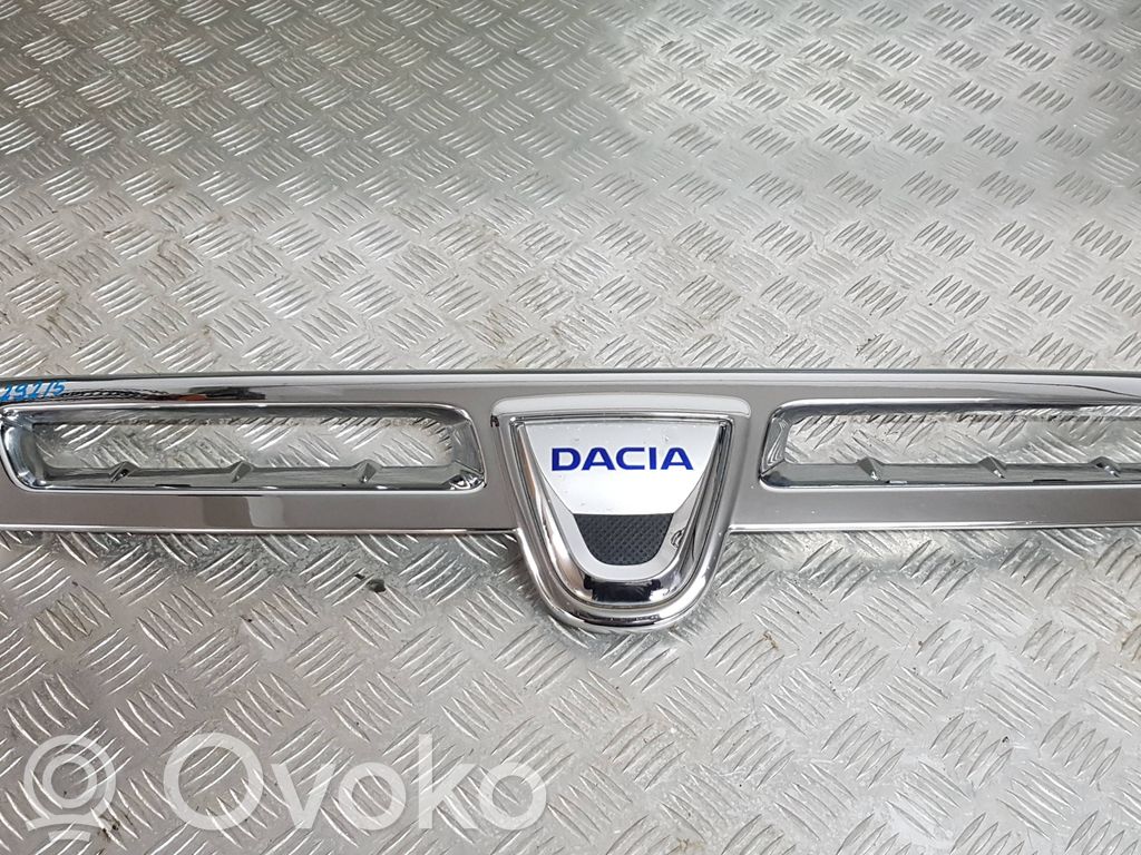 Dacia Duster Front grill 