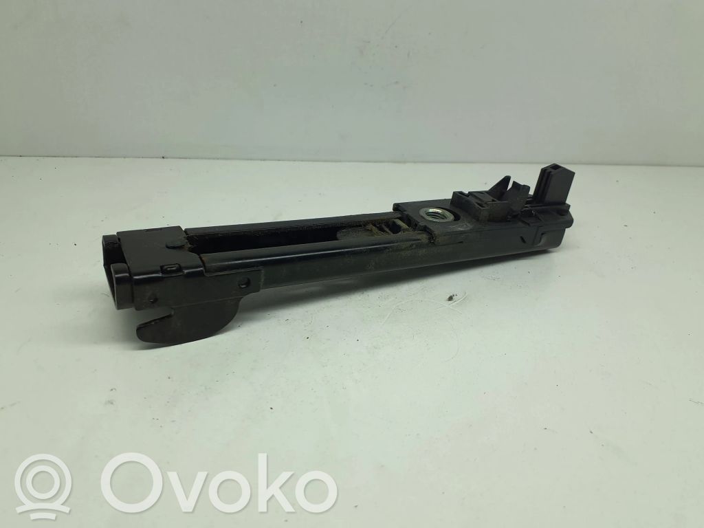 Skoda Octavia Mk2 (1Z) Silniczek regulacji pasów bezpieczeństwa 
