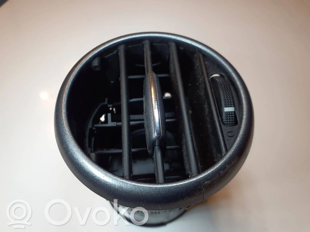 Seat Leon (1P) Boczna kratka nawiewu deski rozdzielczej 
