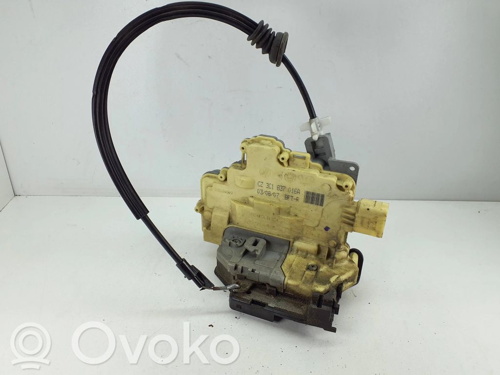 Volkswagen PASSAT B6 Front door lock 