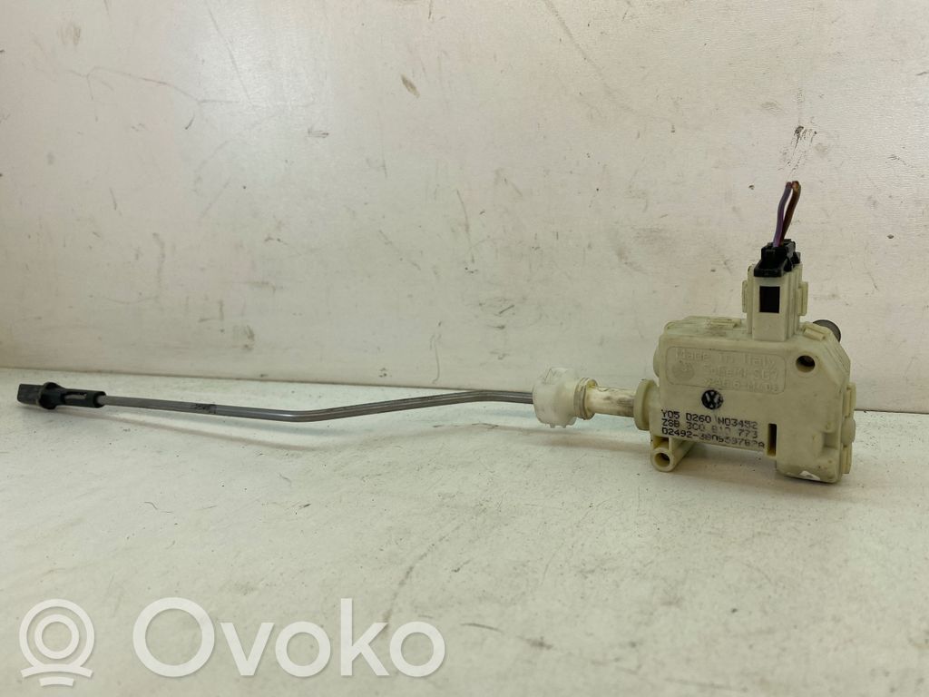 Volkswagen PASSAT B6 Fuel tank cap lock motor 