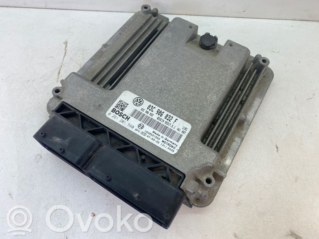 Volkswagen Touran I Engine control unit/module 