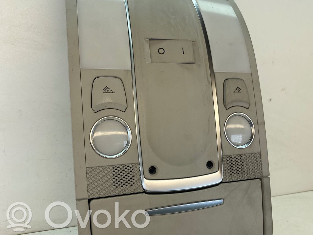 Audi A6 S6 C6 4F Światło fotela przedniego 