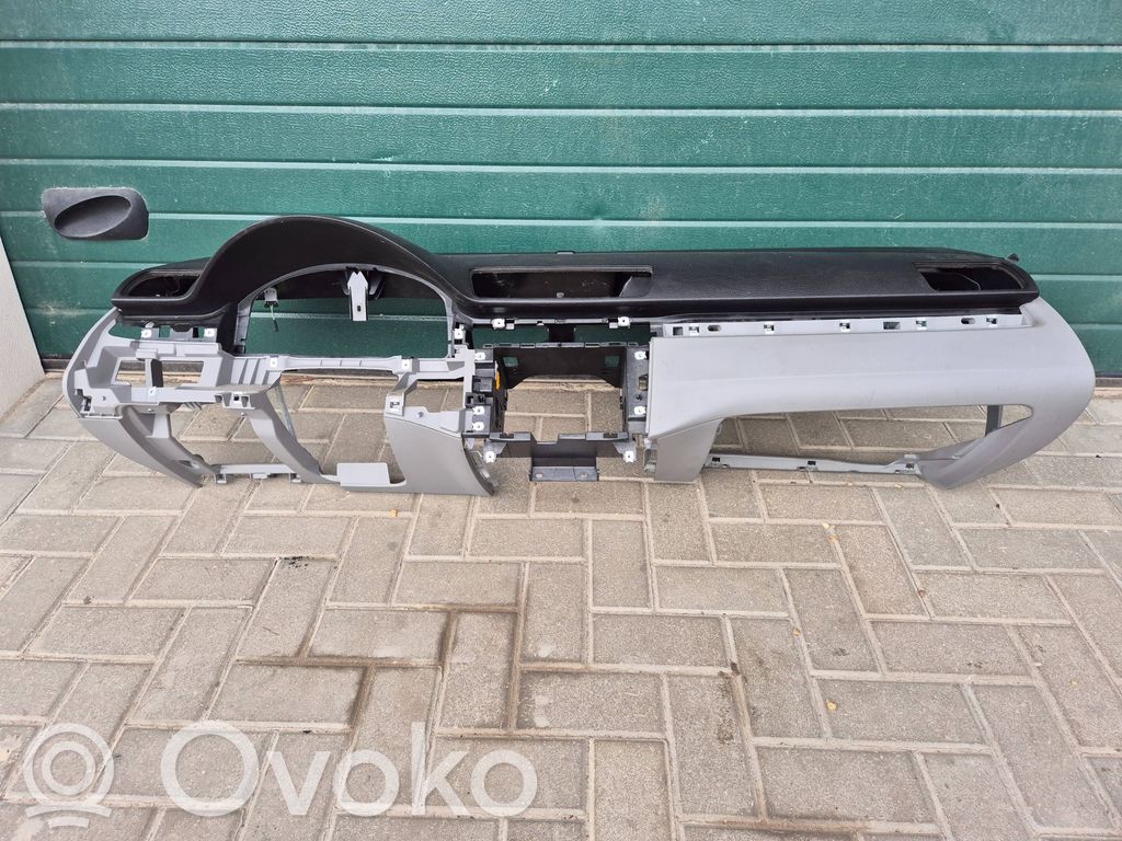 Volkswagen PASSAT B7 Deska rozdzielcza 