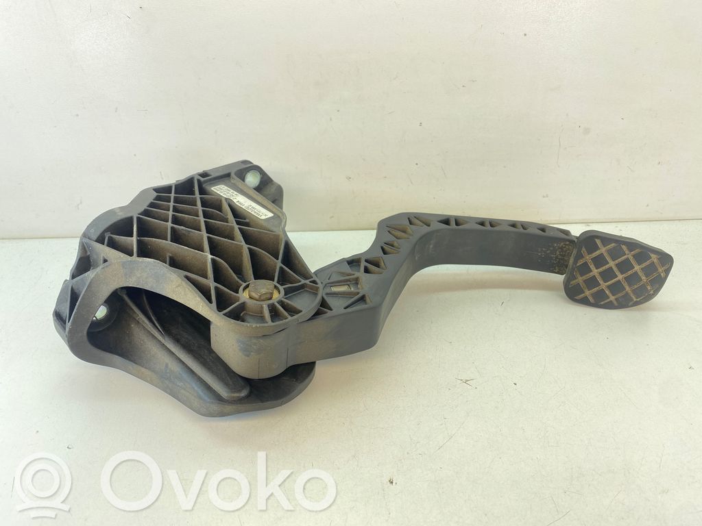 Volkswagen PASSAT B6 Pedał sprzęgła 