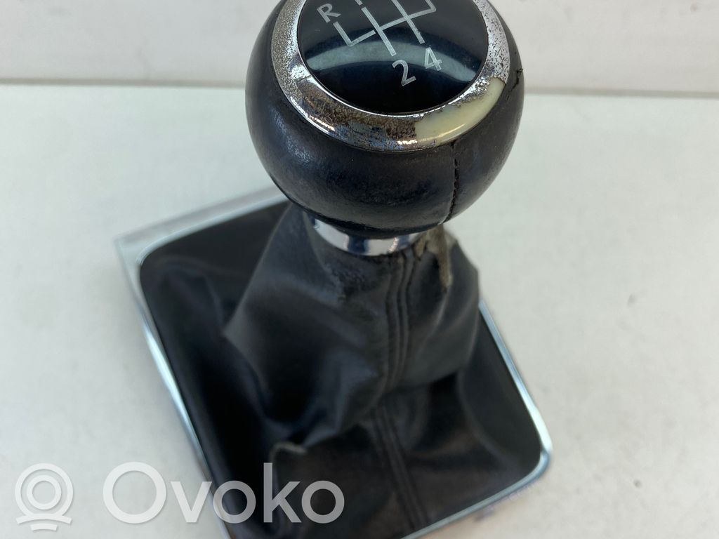 Volkswagen PASSAT B6 Perilla/embellecedor de cuero de la palanca de cambios 