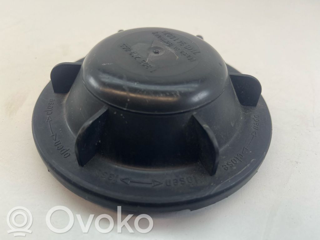 Volkswagen Golf V Headlight/headlamp dust cover 