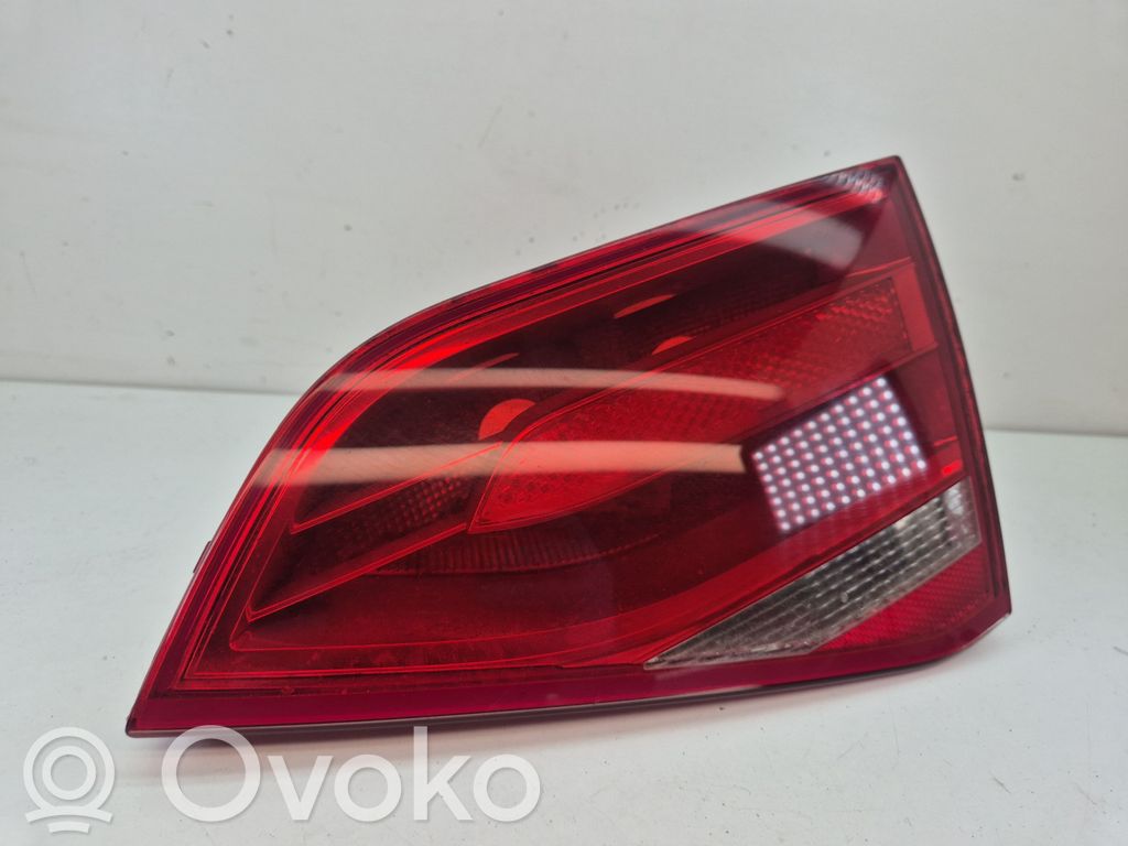 Audi A4 S4 B8 8K Aizmugurējais lukturis pārsegā 