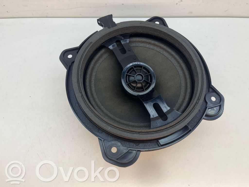 Audi A3 S3 8P Altavoz de la puerta trasera 