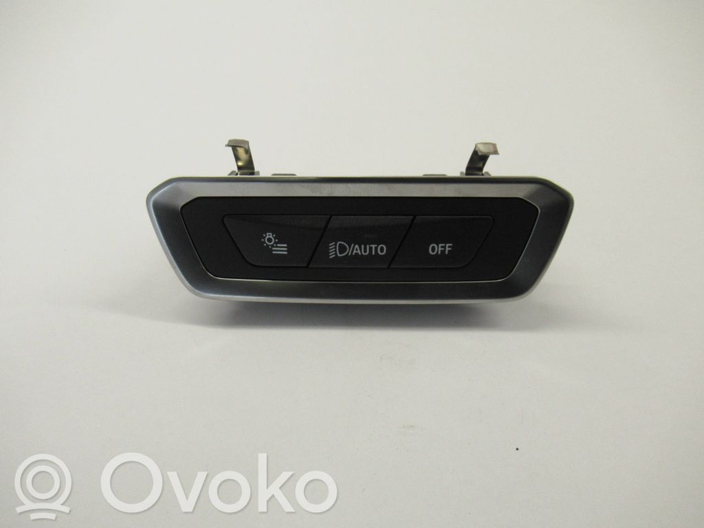 Light switch   5A71548,25496912,B011402S