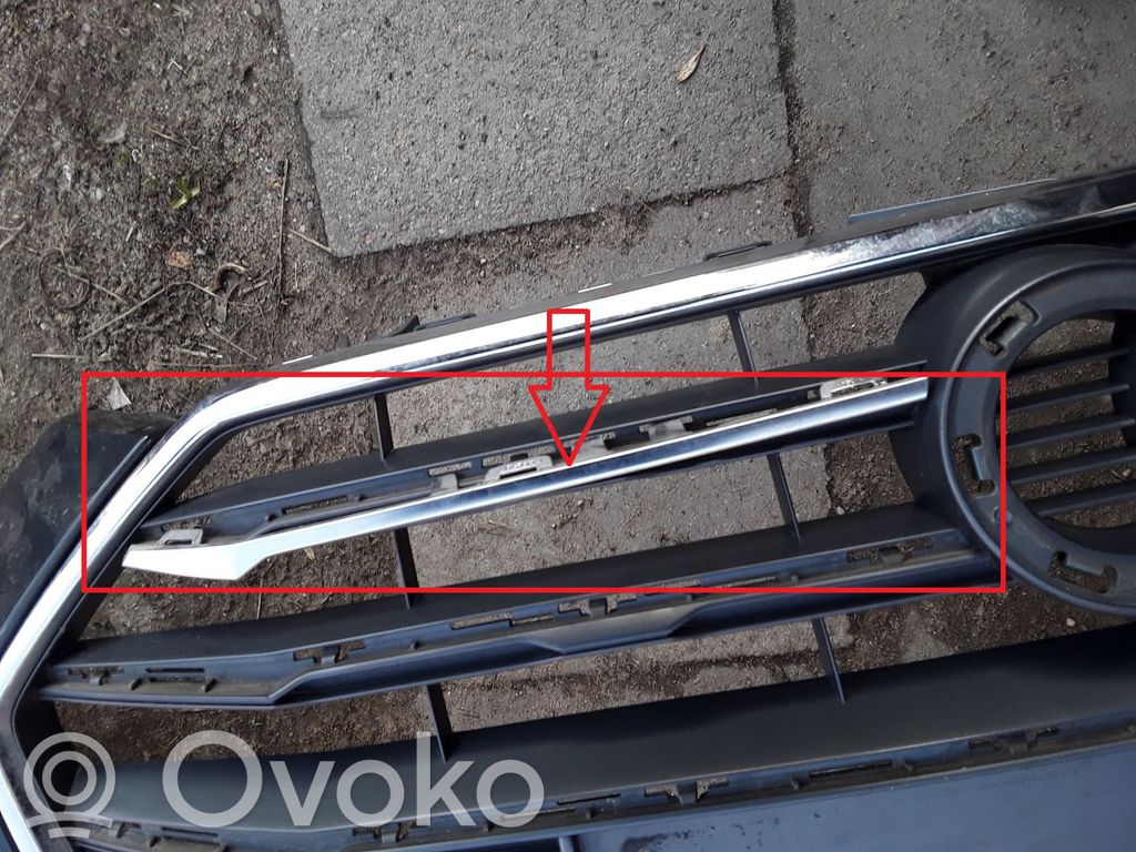 Maskownica / Grill / Atrapa górna chłodnicy   8W6853651R,7011710BTA