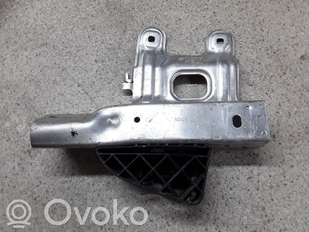BMW 3 F30 F35 F31 Priekšpusē bampera turētājs 