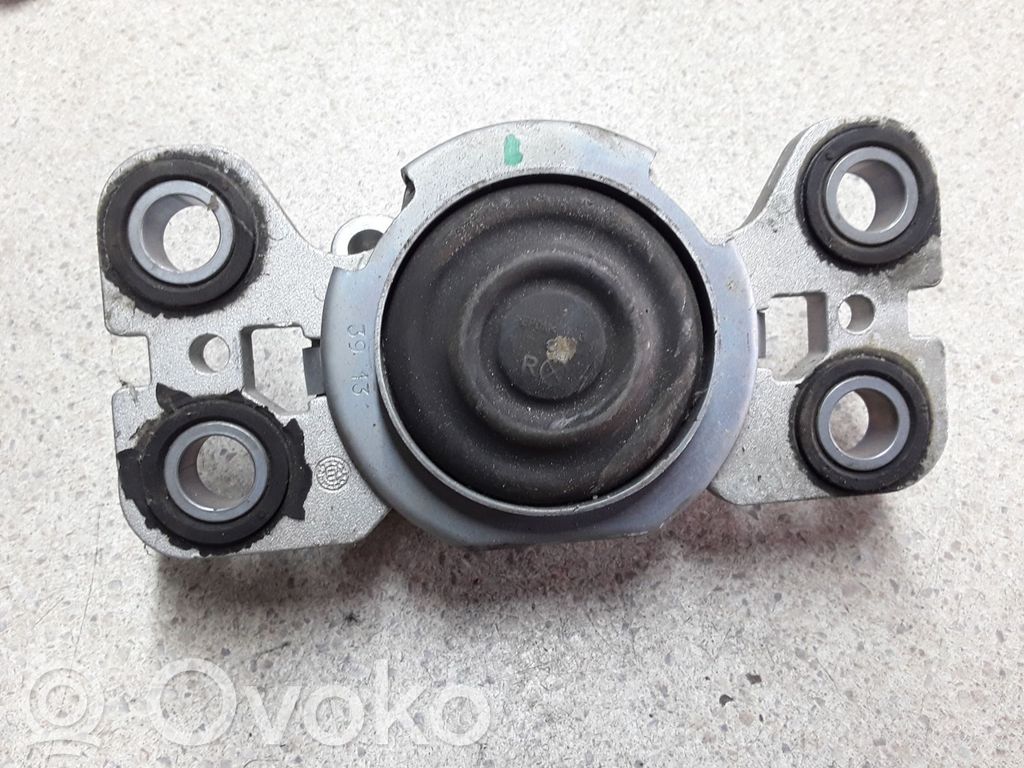 Moottorin kiinnikekorvake   EJ327M121AC
