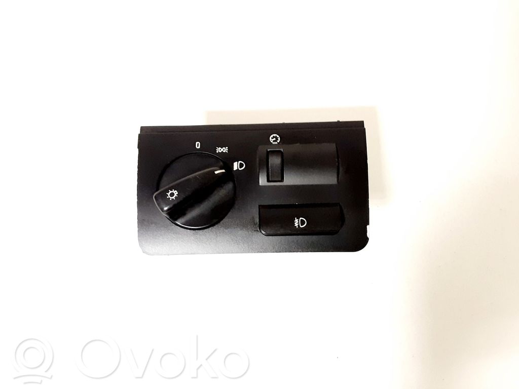 Light switch   8372205