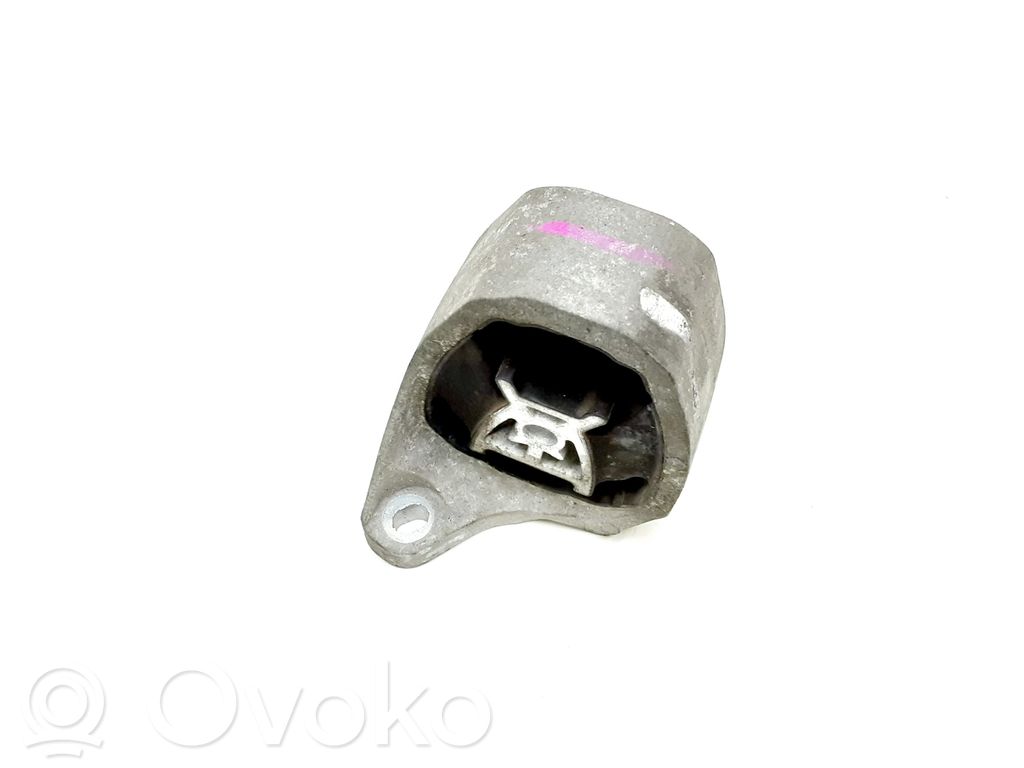 Volvo XC90 Engine mount bracket 