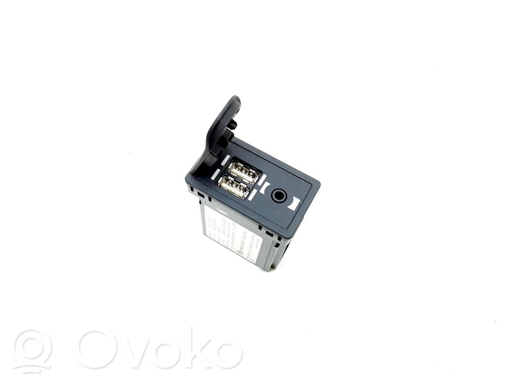 Lexus CT 200H Enchufe conector USB 