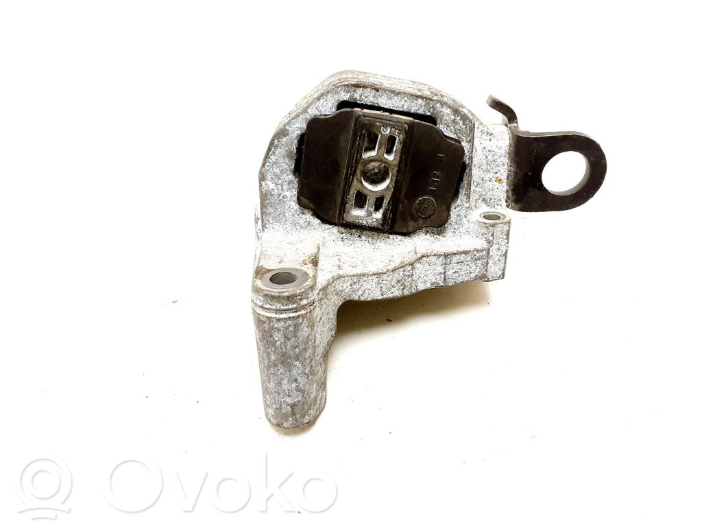 Volvo XC90 Engine mount bracket 