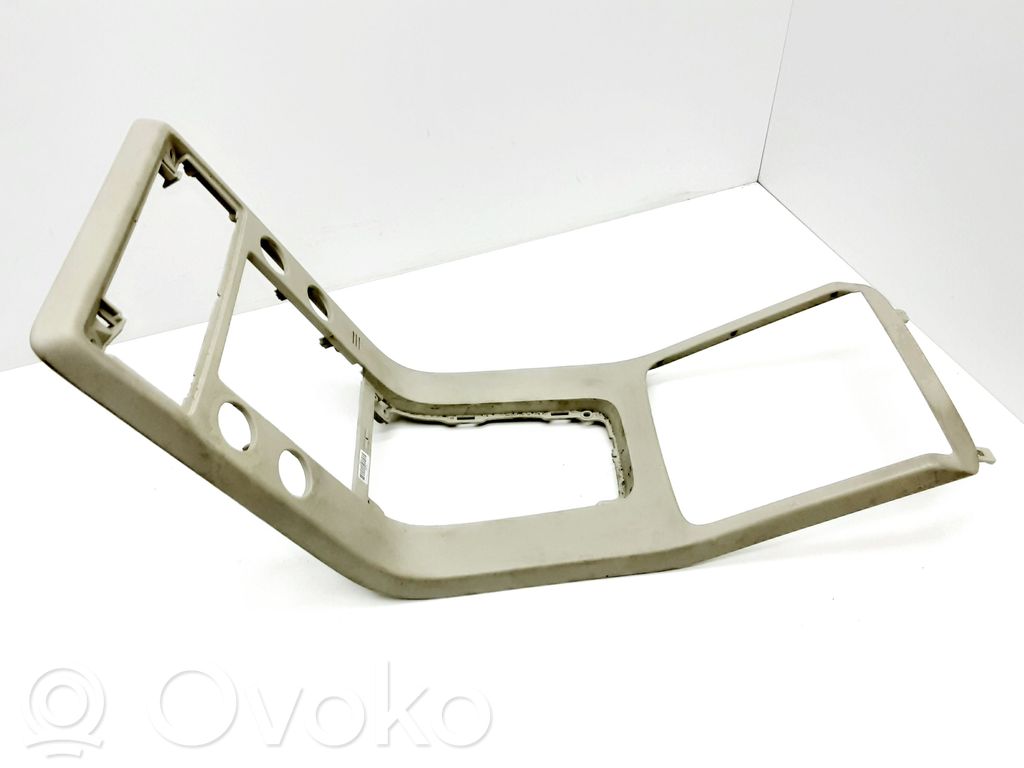 Volvo V70 Panelės apdailos skydas (centrinis) 