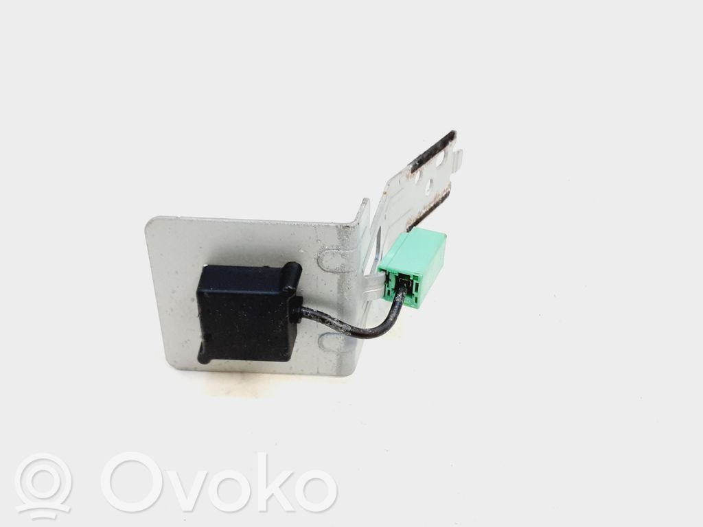 GPS-pystyantenni   TK7866DY0A
