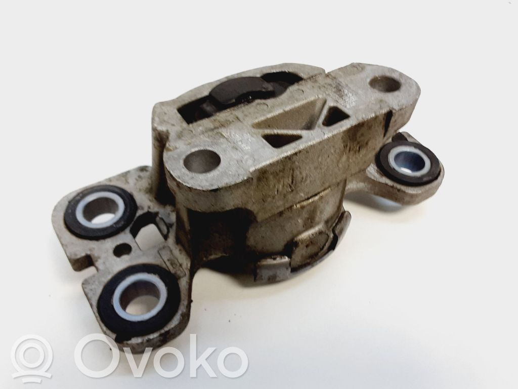 Volvo XC60 Engine mount bracket 
