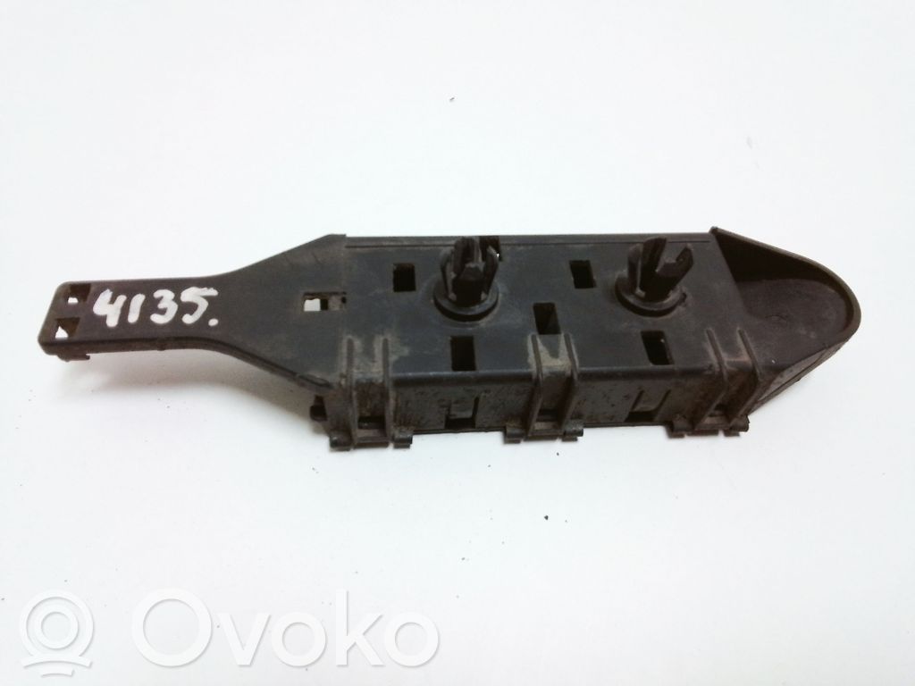 BMW 7 E65 E66 Autres pièces compartiment moteur 