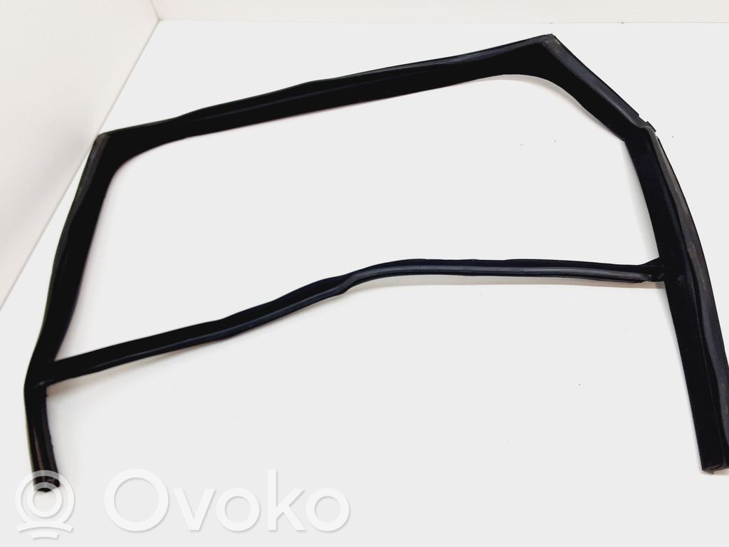 Land Rover Range Rover Velar Gumowa uszczelka szyby drzwi tylnych 