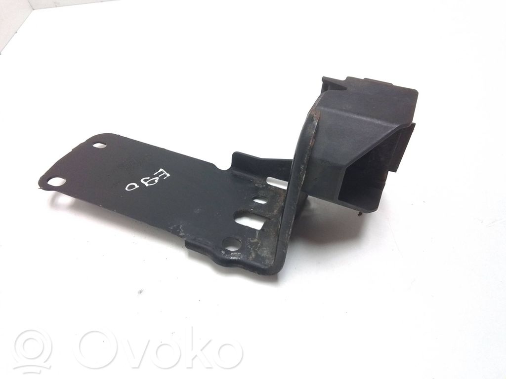 BMW 3 E90 E91 Fixation de radiateur 