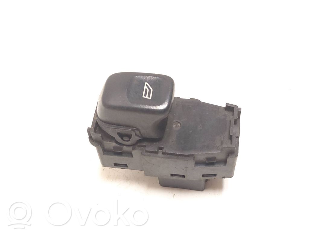 Electric window control switch   8685288