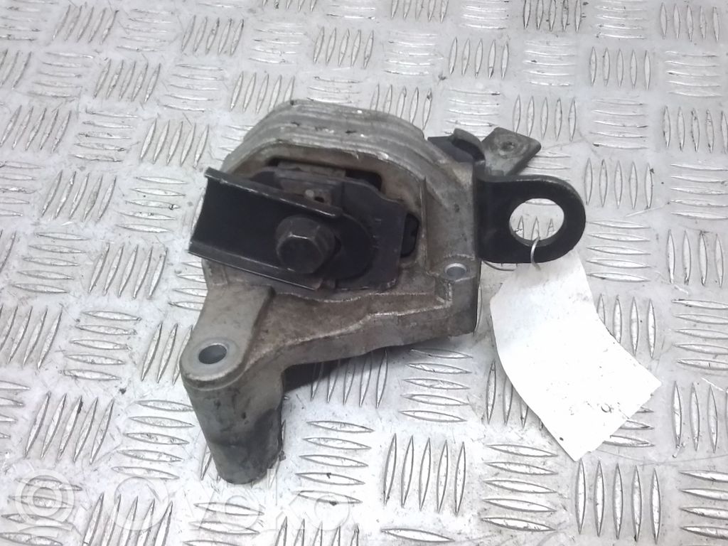 Volvo XC90 Engine mount bracket 