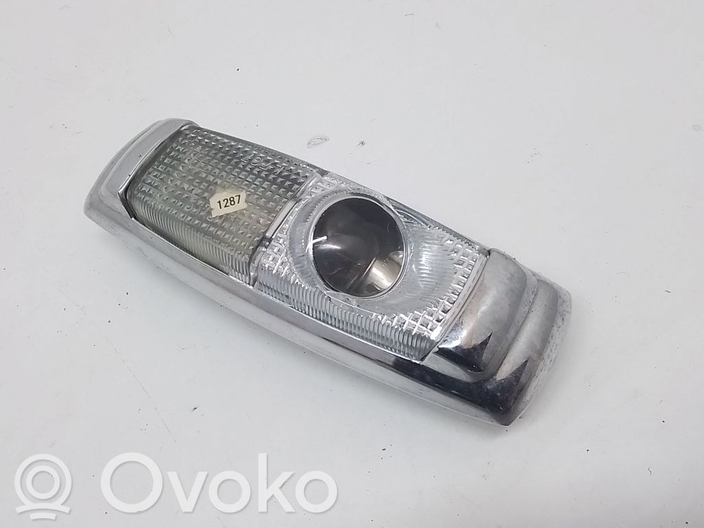 Éclairage lumière plafonnier avant