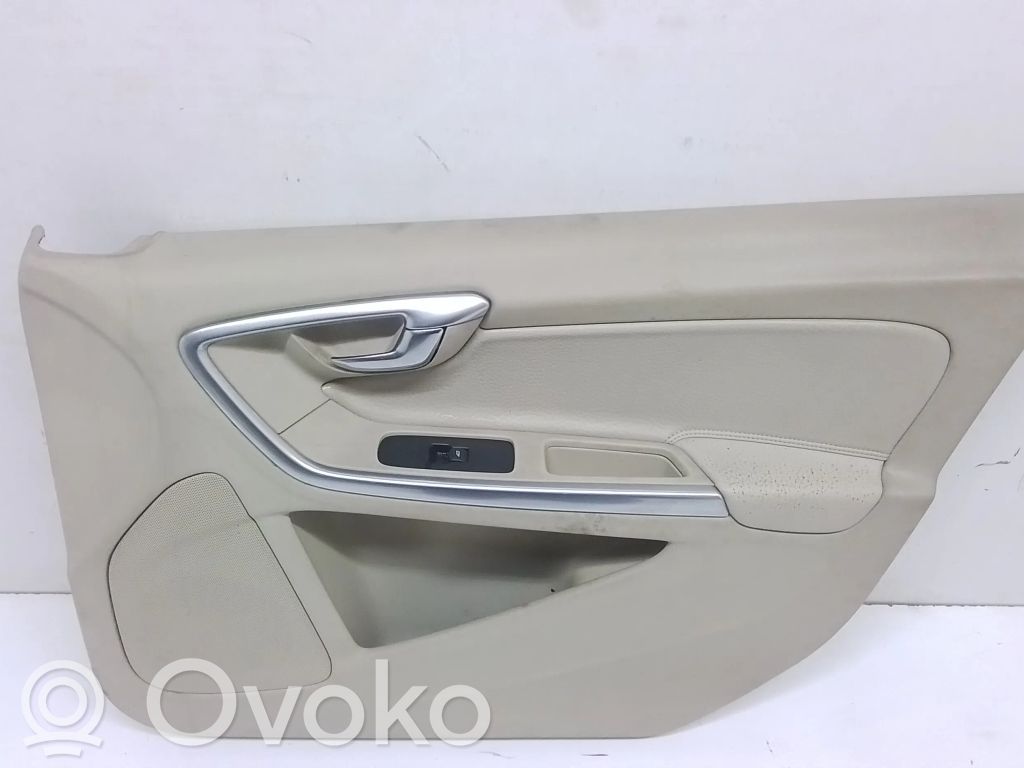 Volvo S60 Priekšējo durvju apdare 