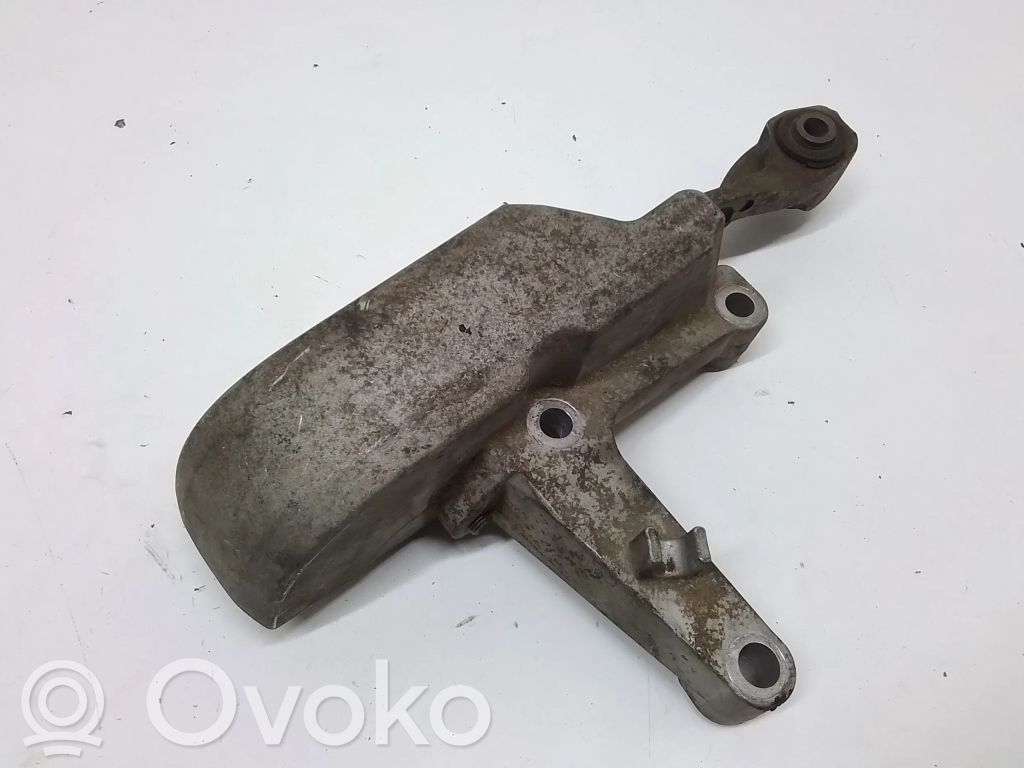 Volvo XC90 Engine mount bracket 