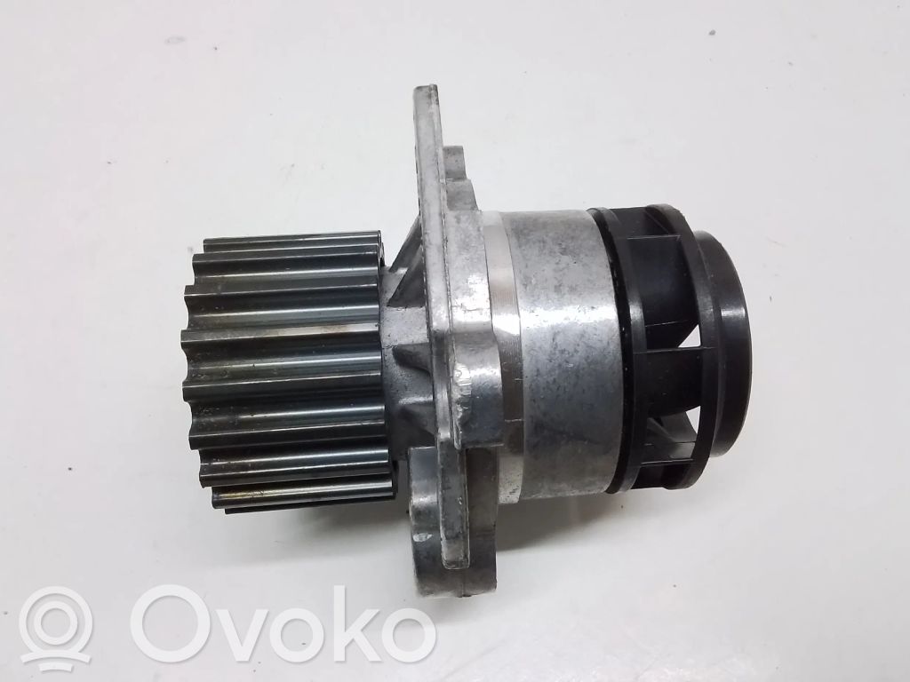 Volkswagen Golf V Vesipumppu 
