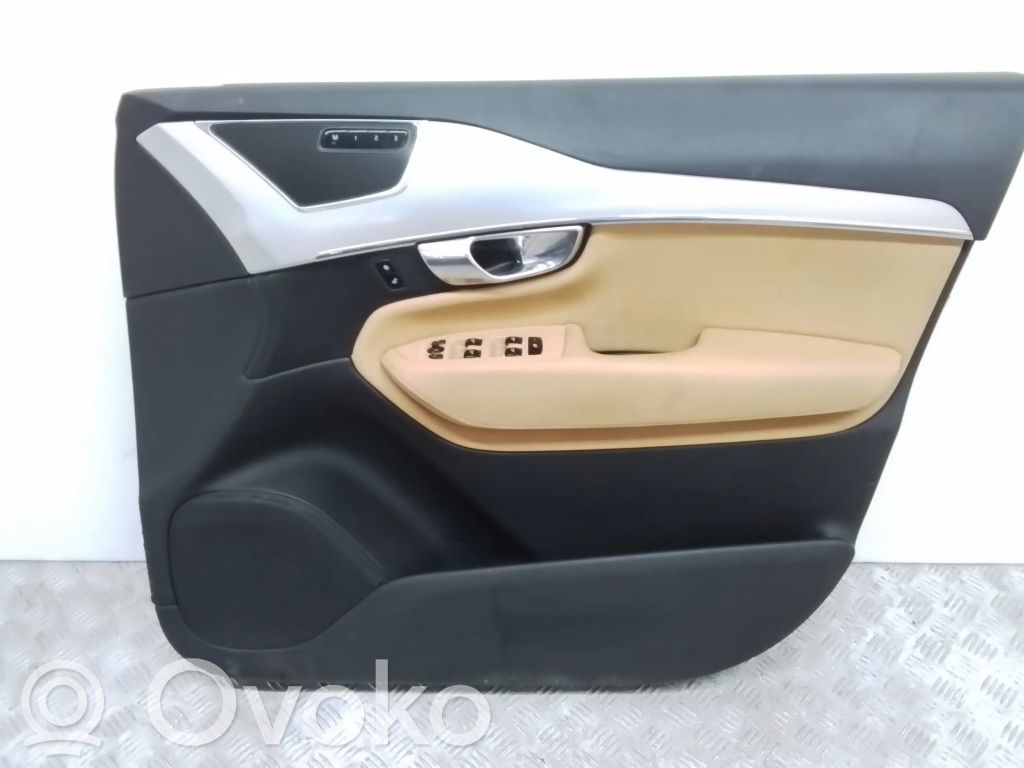 Volvo XC90 Front door card panel trim 