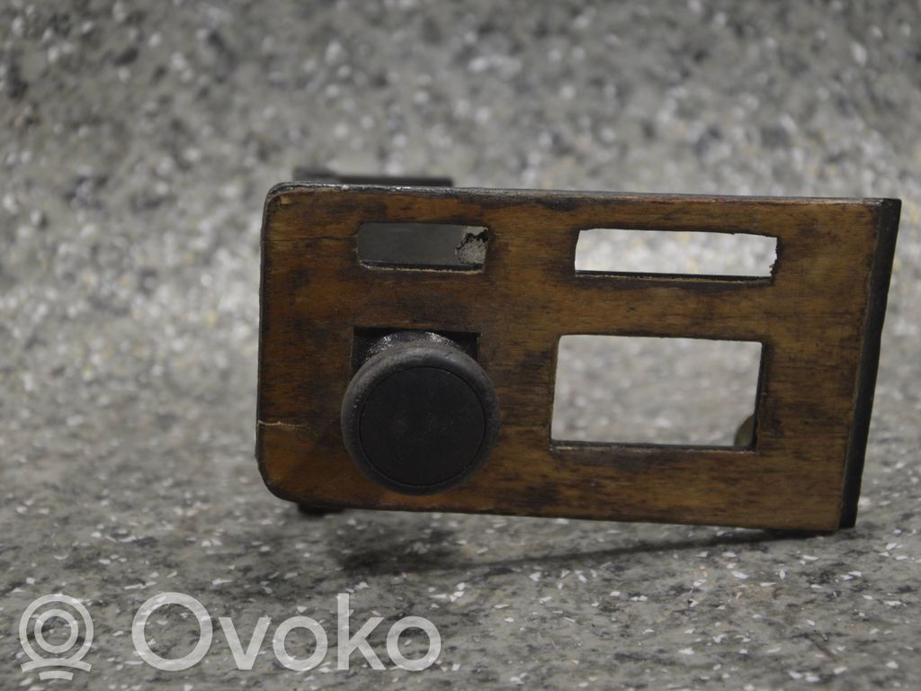 Light switch   1370655