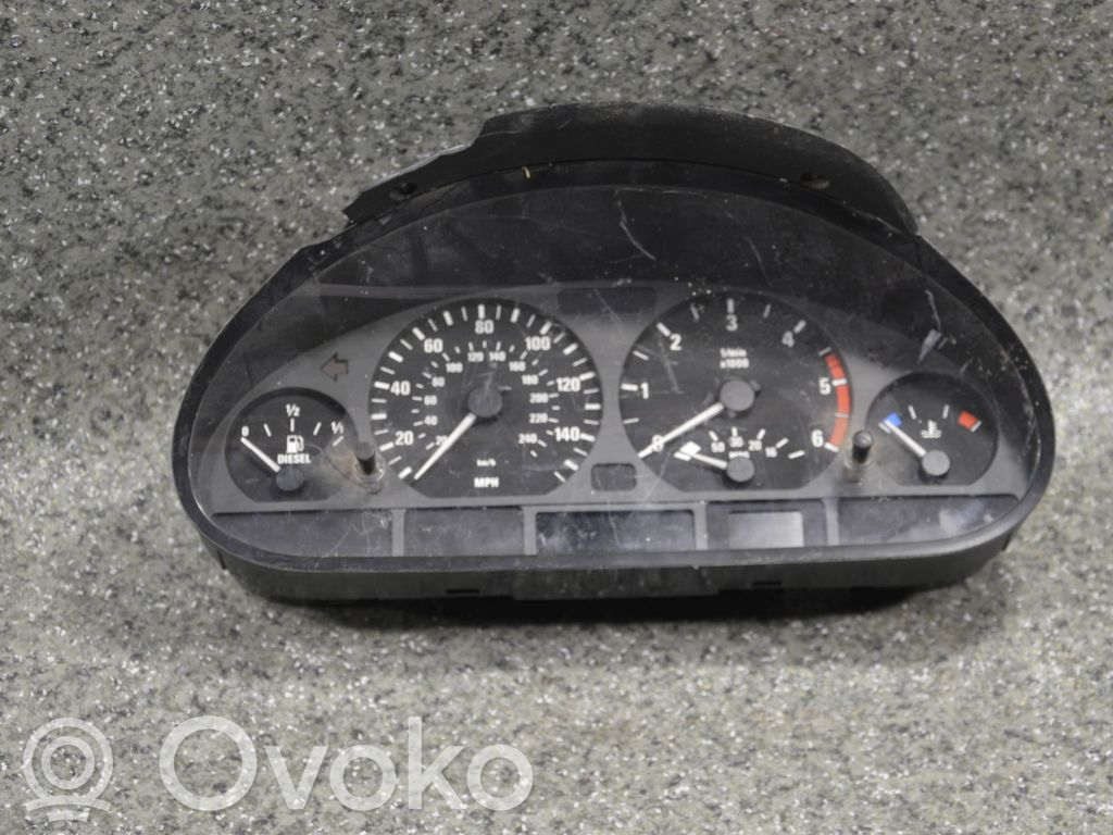 Geschwindigkeitsmesser Cockpit   6911293