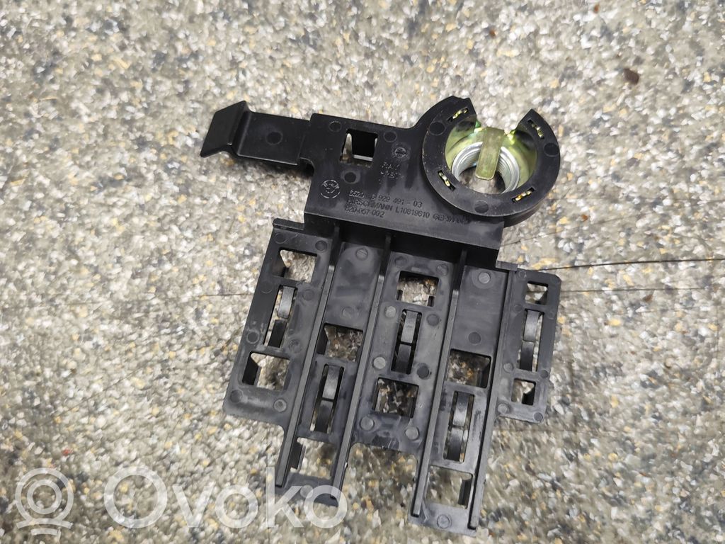 GPS-pystyantenni   110819610,8200570021,6929491