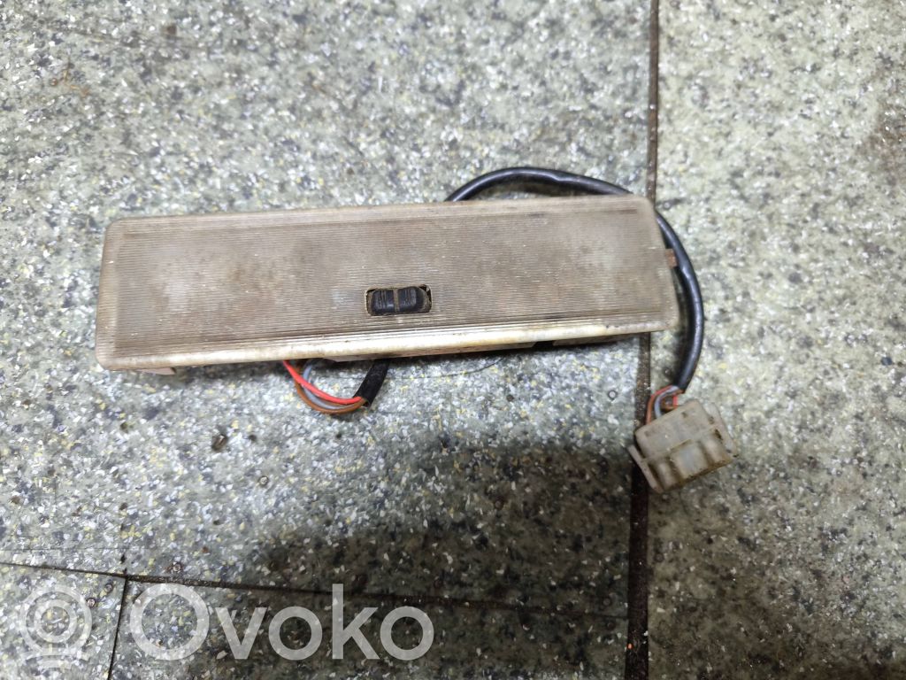 Front seat light   1374112,90187312,883812