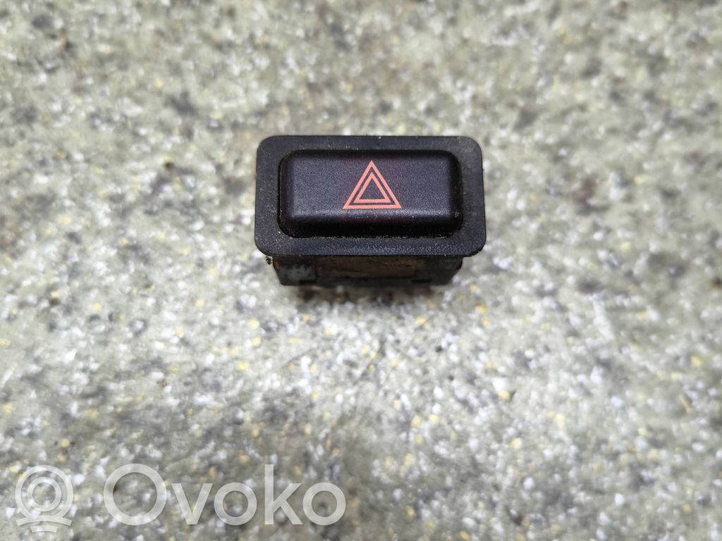 BMW 3 E30 Hätävilkkujen kytkin 