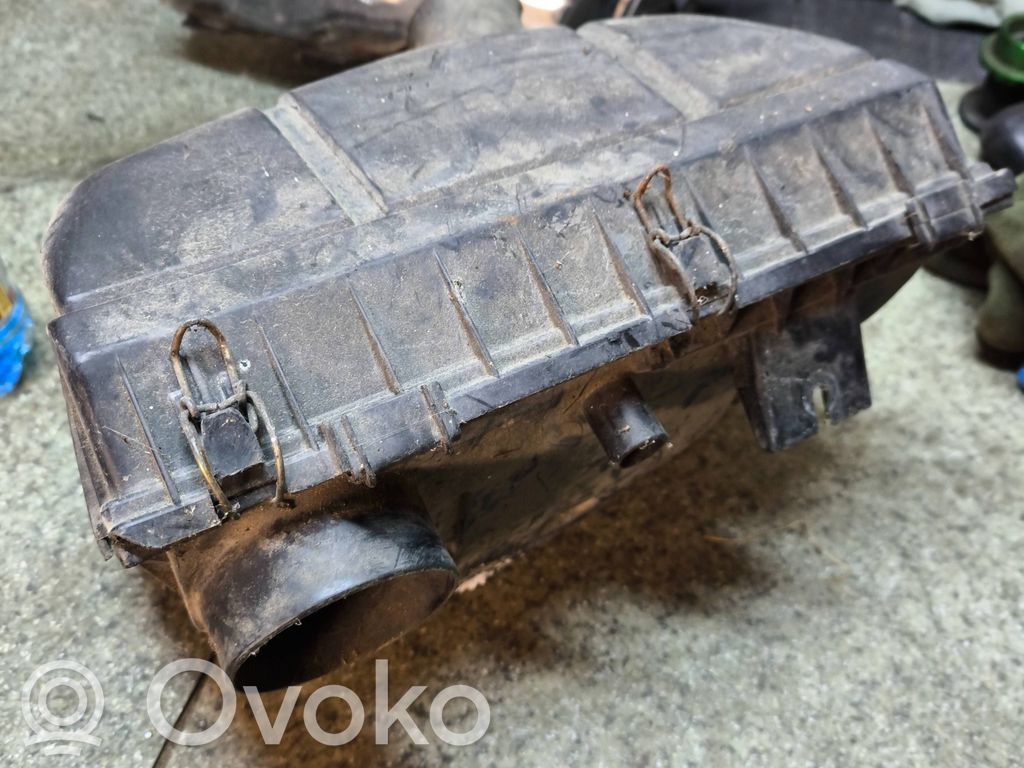BMW 5 E28 Ilmansuodattimen kotelo 