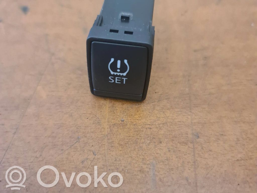 Nissan Juke I F15 Inne przełączniki i przyciski 