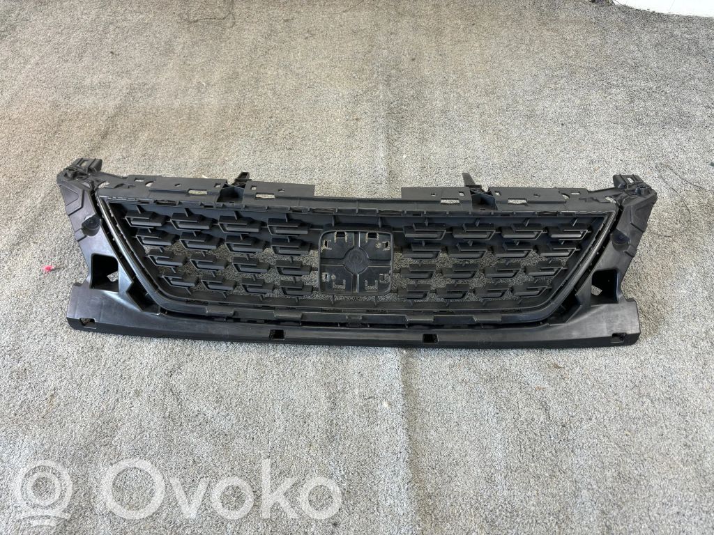 Seat Leon (5F) Maskownica / Grill / Atrapa górna chłodnicy 