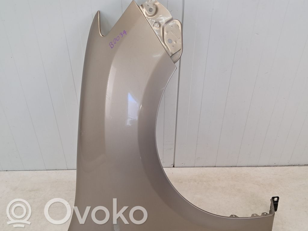 Renault Sandero II Błotnik przedni 