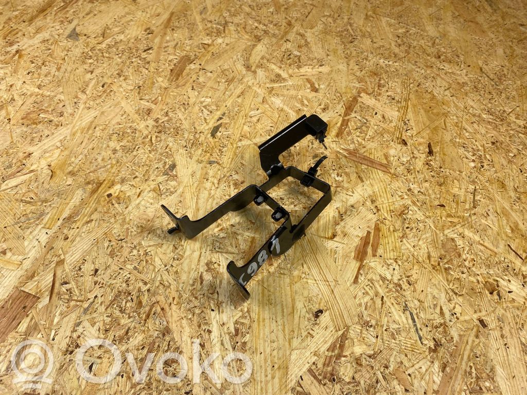 Intercooler pipe mounting bracket   32208567,21W50,AD6VG