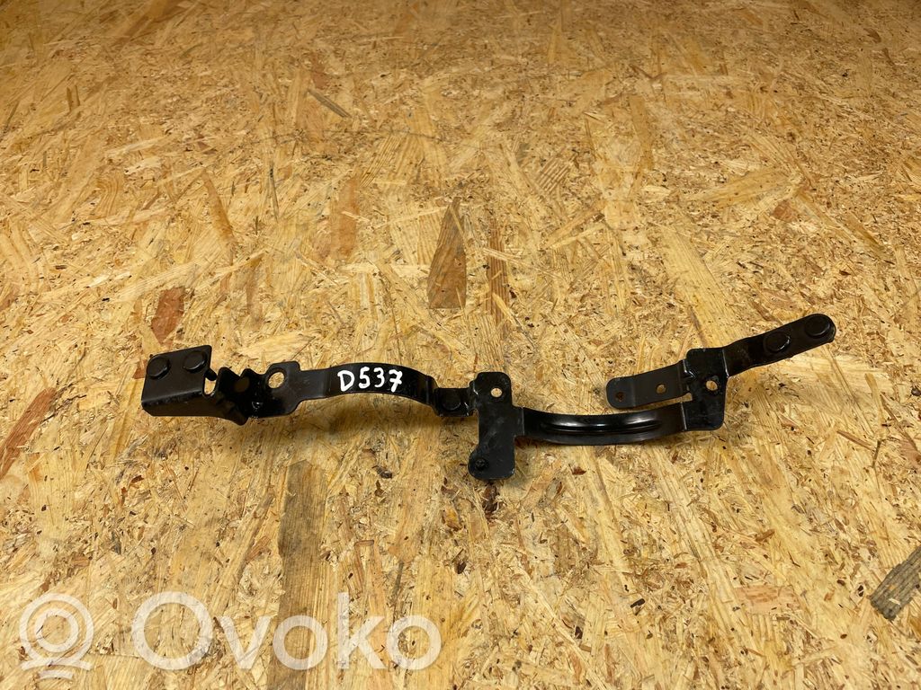 Volvo XC40 Uchwyt / Mocowanie błotnika przedniego 